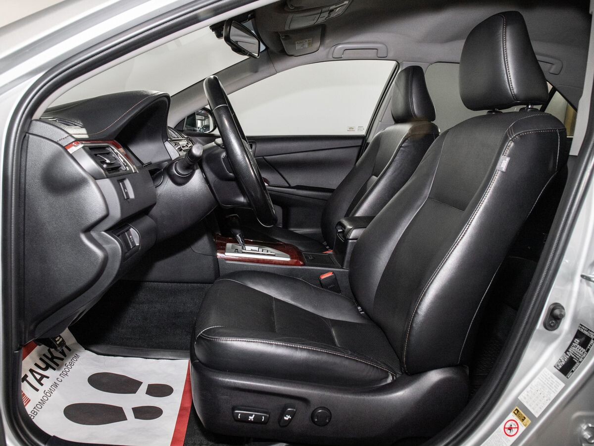 Toyota Camry 2014 - фото автомобиля