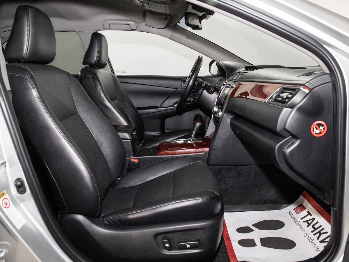 Toyota Camry 2014 - фото автомобиля