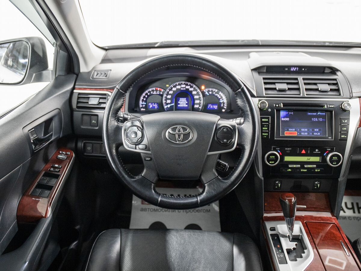 Toyota Camry 2014 - фото автомобиля