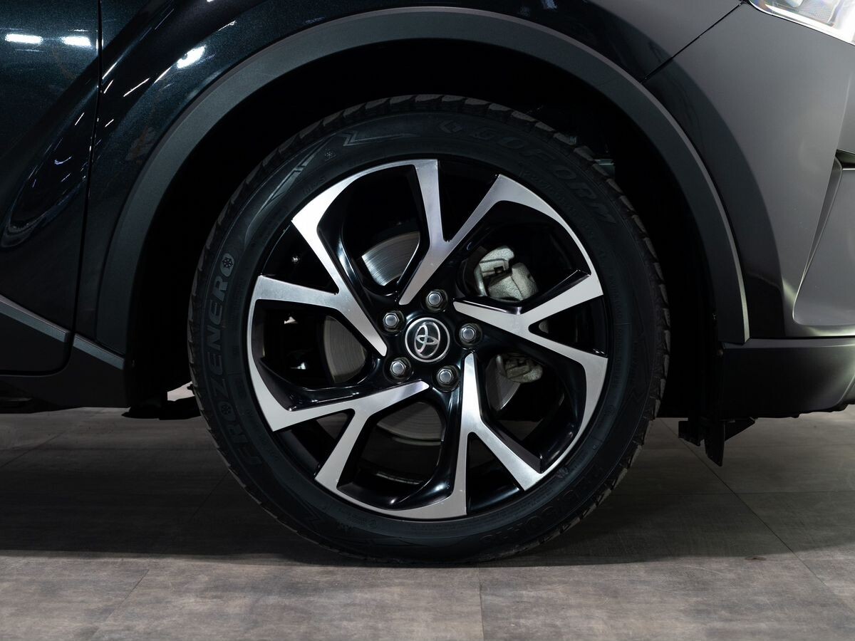 Toyota C-HR 2018 - фото автомобиля