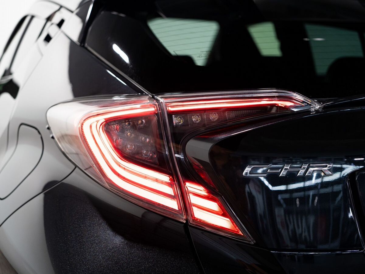 Toyota C-HR 2018 - фото автомобиля