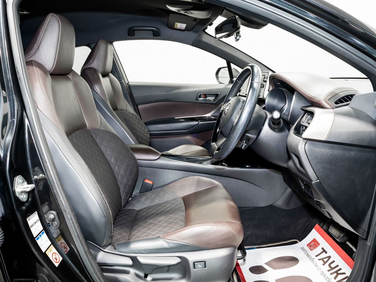 Toyota C-HR 2018 - фото автомобиля