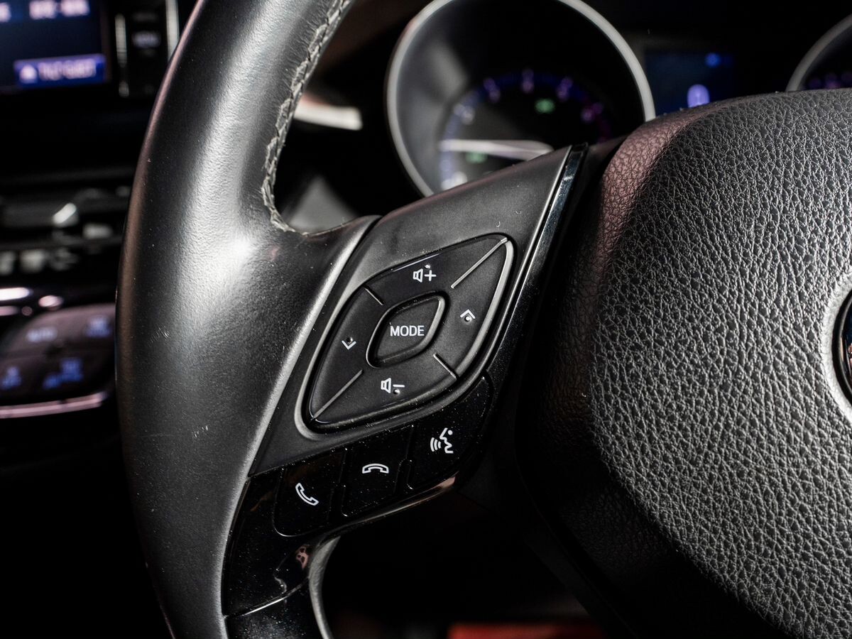 Toyota C-HR 2018 - фото автомобиля