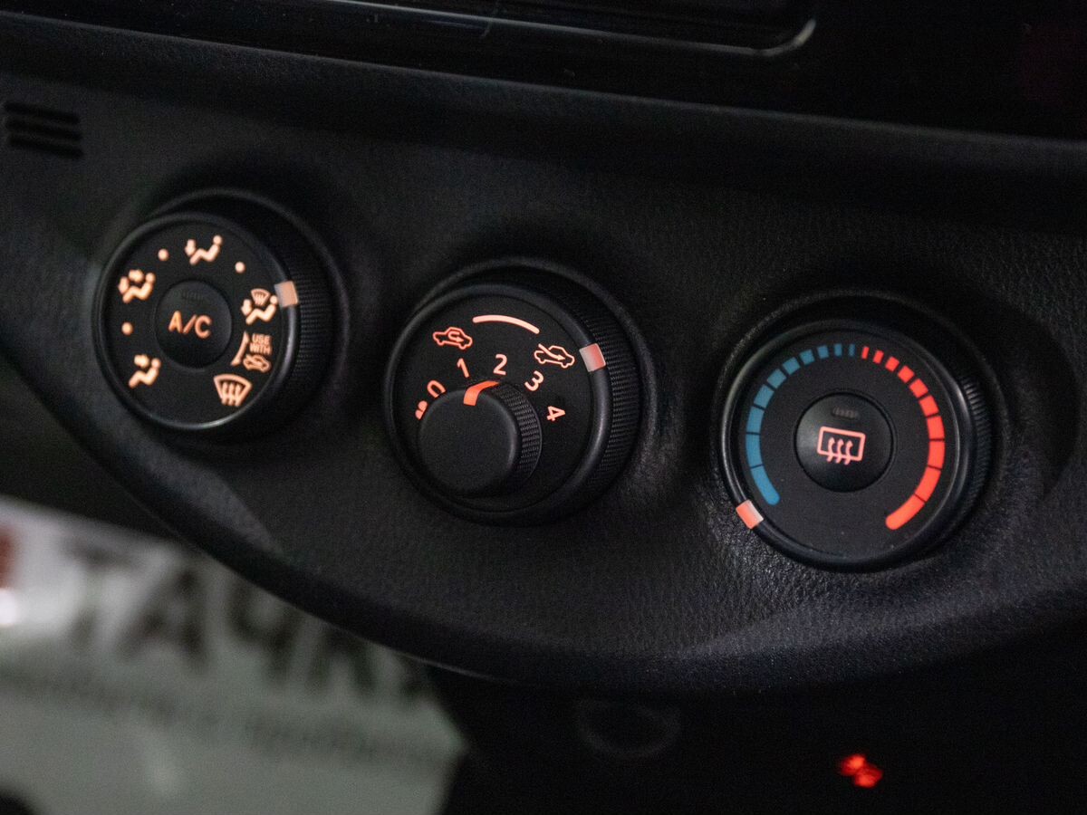 Toyota Vitz 2018 - фото автомобиля