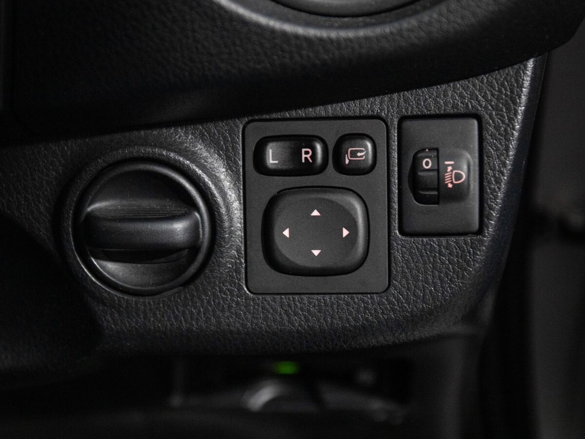 Toyota Vitz 2018 - фото автомобиля