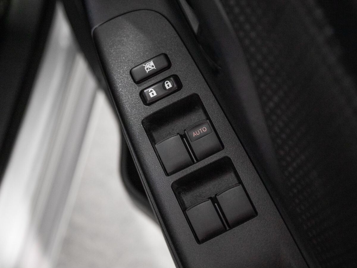 Toyota Vitz 2018 - фото автомобиля