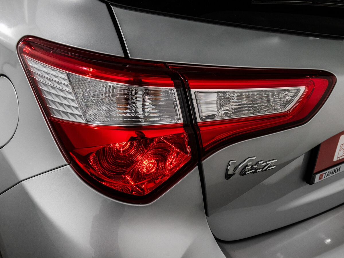 Toyota Vitz 2018 - фото автомобиля