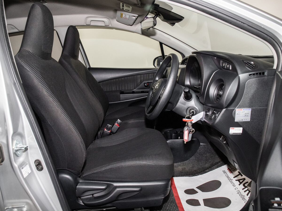 Toyota Vitz 2018 - фото автомобиля