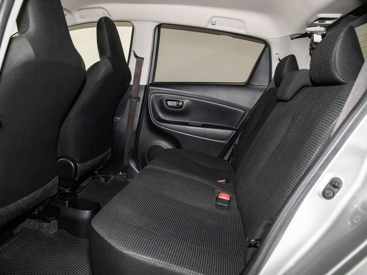 Toyota Vitz 2018 - фото автомобиля