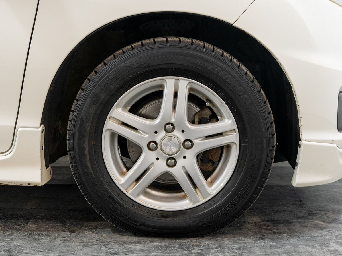 Honda Freed Spike 2011 - фото автомобиля