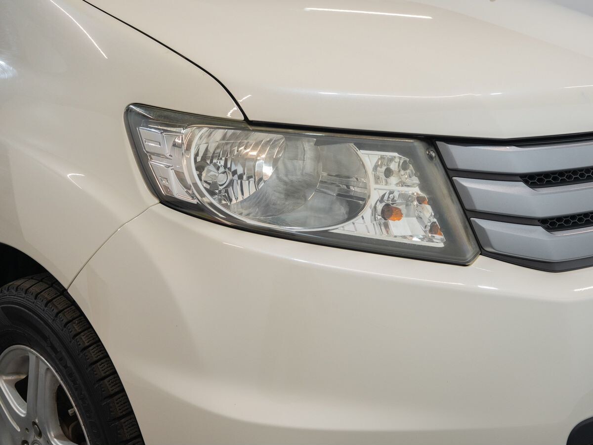 Honda Freed Spike 2011 - фото автомобиля