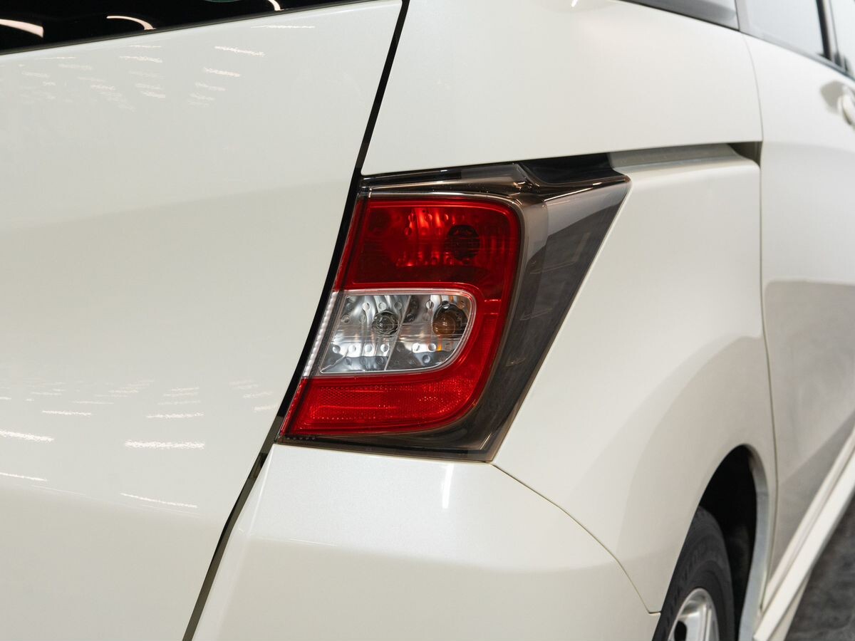 Honda Freed Spike 2011 - фото автомобиля