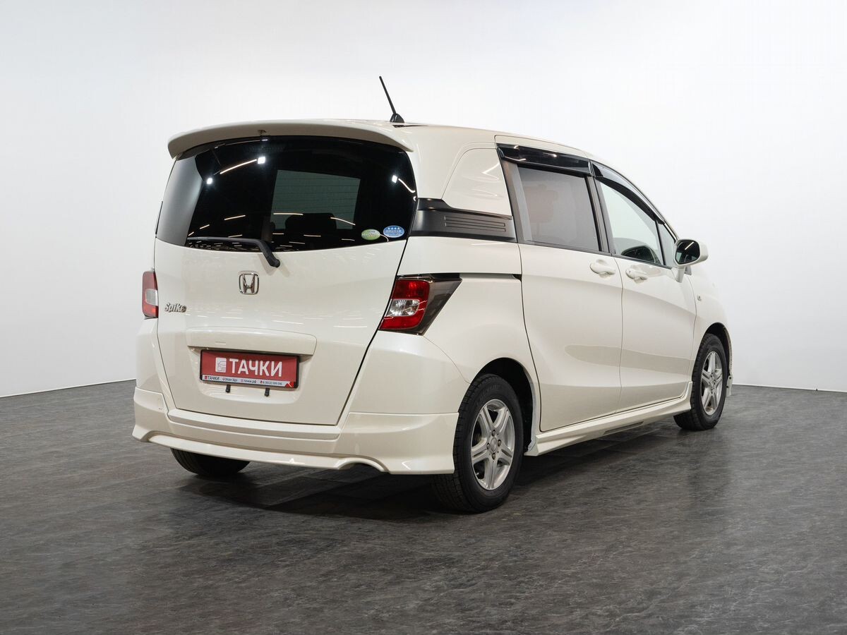 Honda Freed Spike 2011 - фото автомобиля