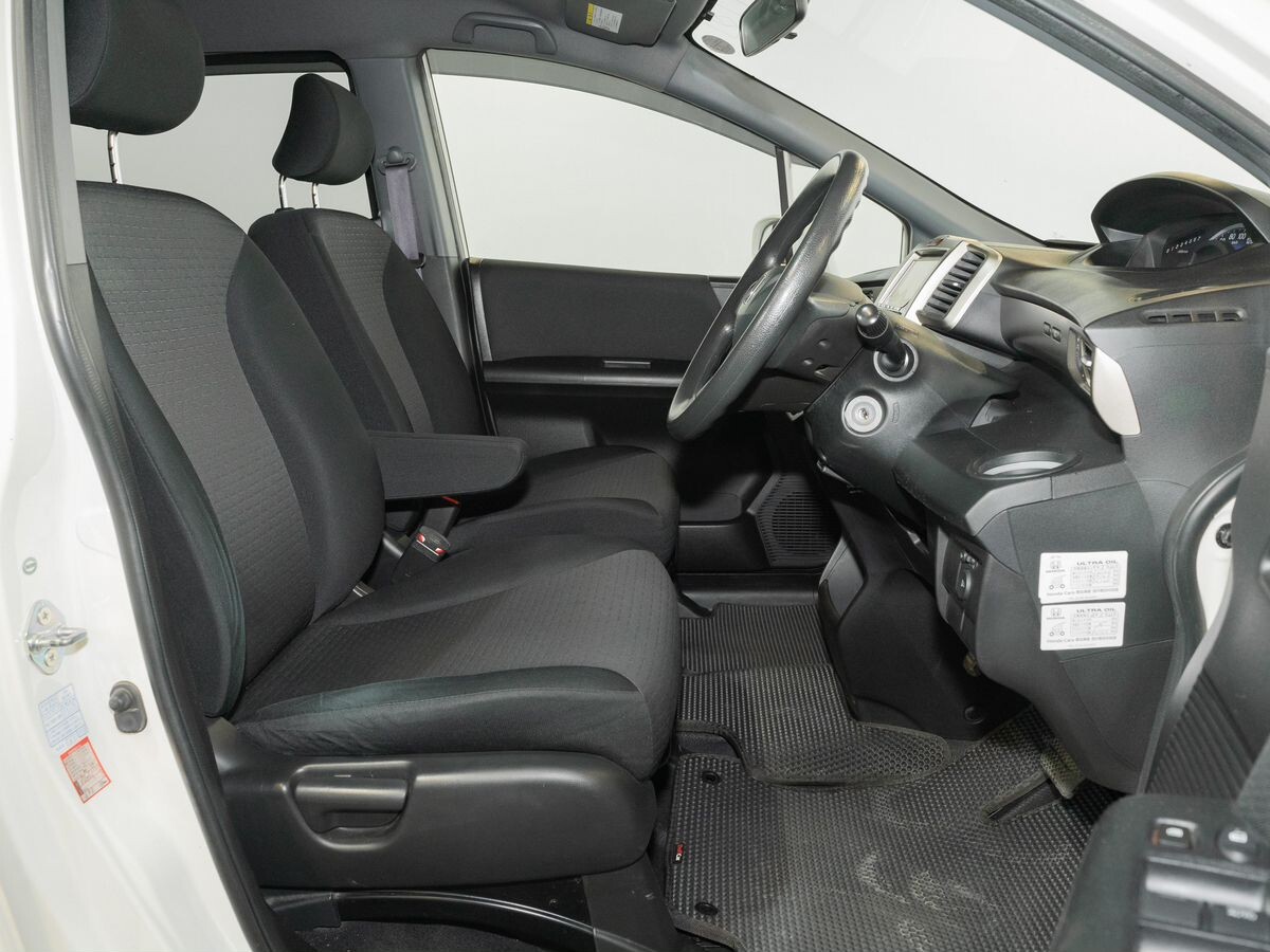 Honda Freed Spike 2011 - фото автомобиля