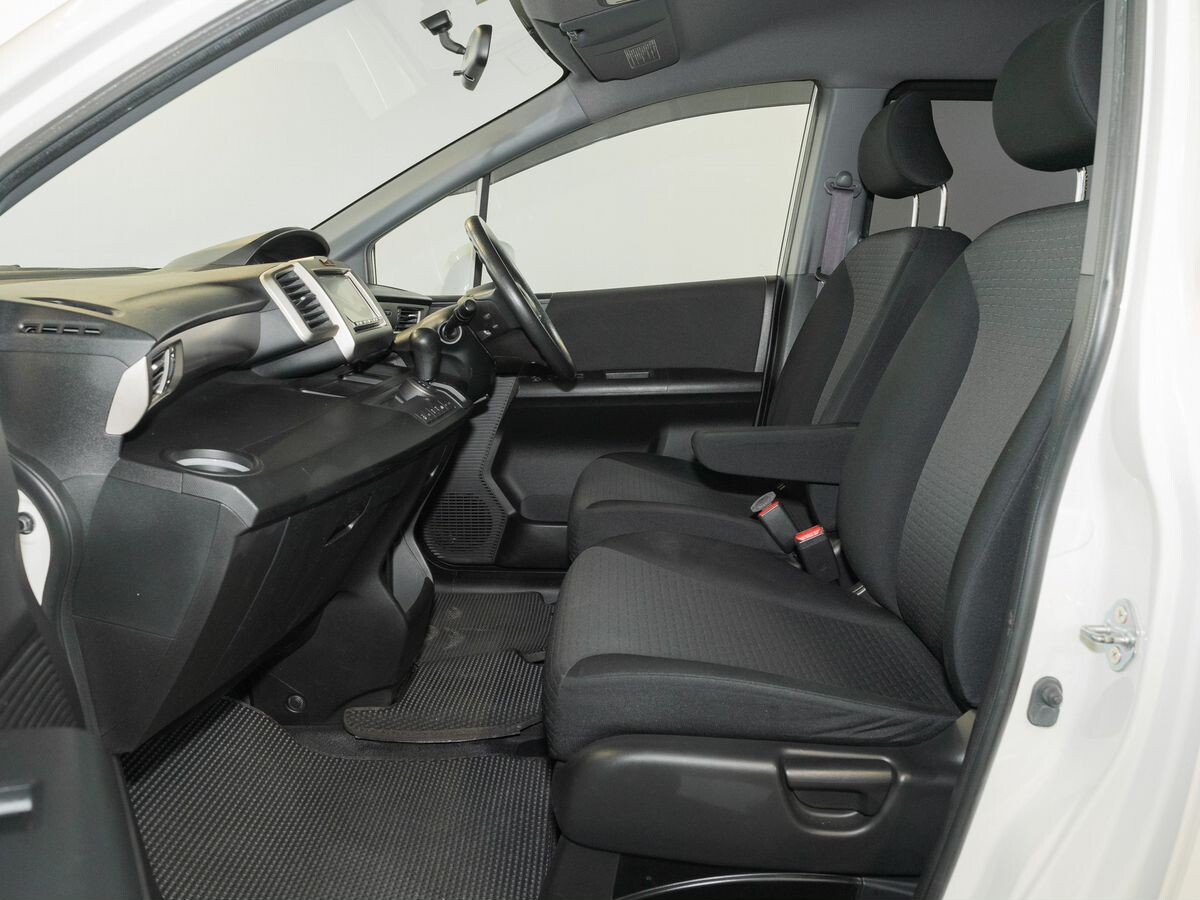 Honda Freed Spike 2011 - фото автомобиля