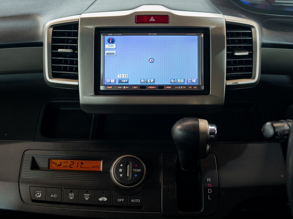 Honda Freed Spike 2011 - фото автомобиля