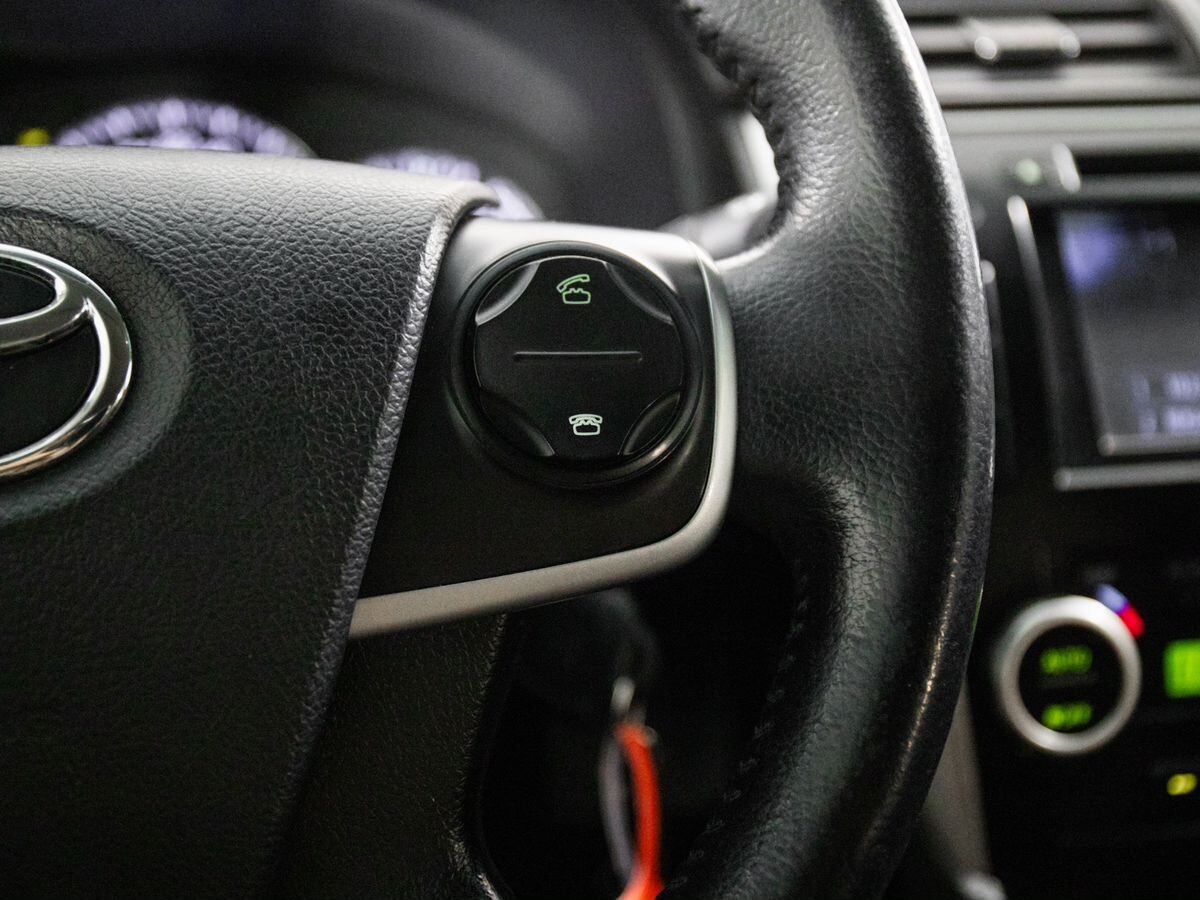 Toyota Camry 2013 - фото автомобиля