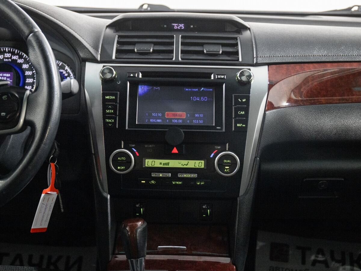 Toyota Camry 2013 - фото автомобиля