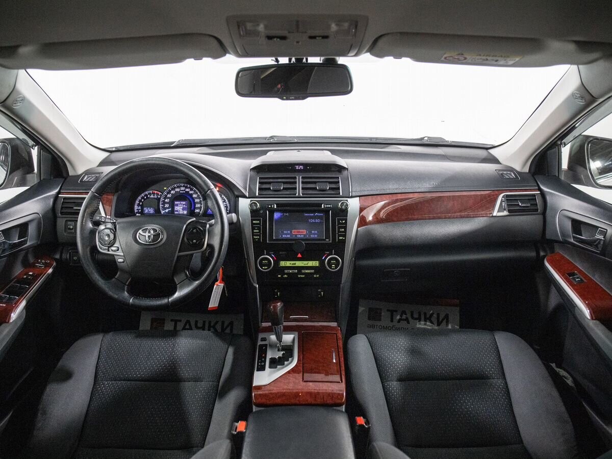 Toyota Camry 2013 - фото автомобиля