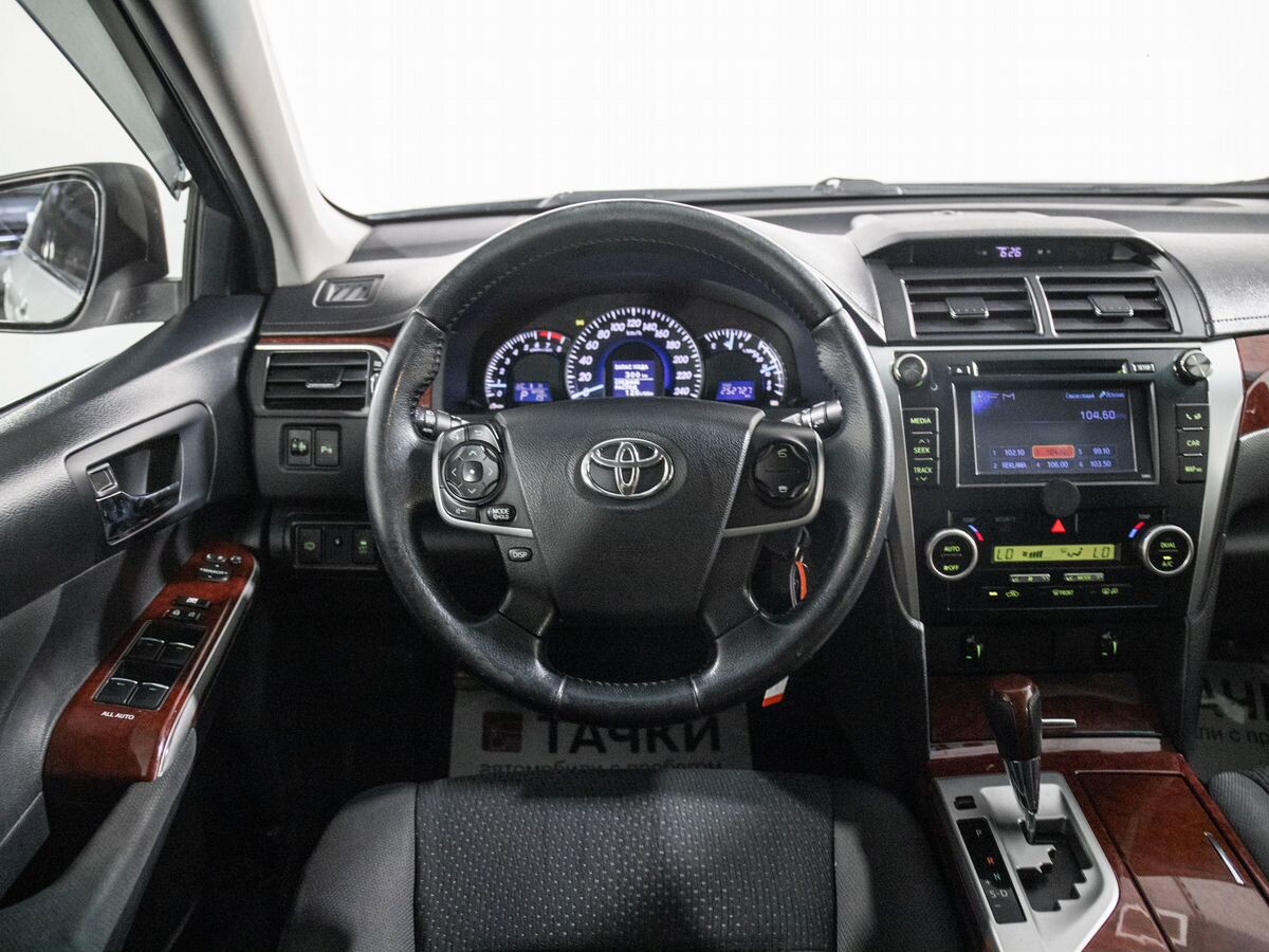 Toyota Camry 2013 - фото автомобиля