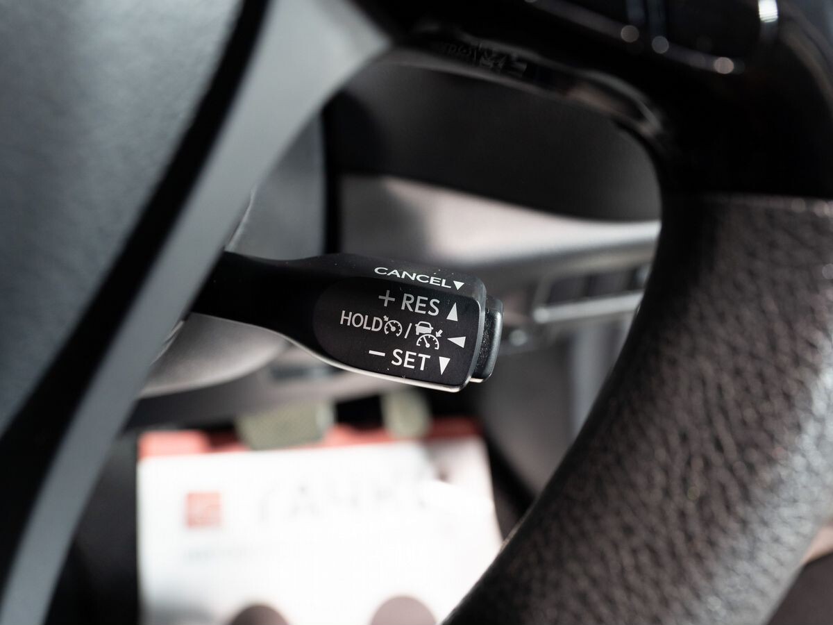 Toyota C-HR 2019 - фото автомобиля