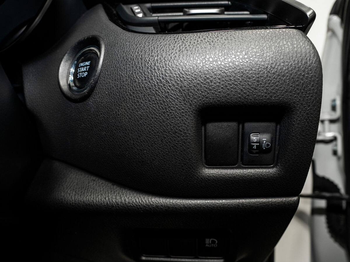 Toyota C-HR 2019 - фото автомобиля