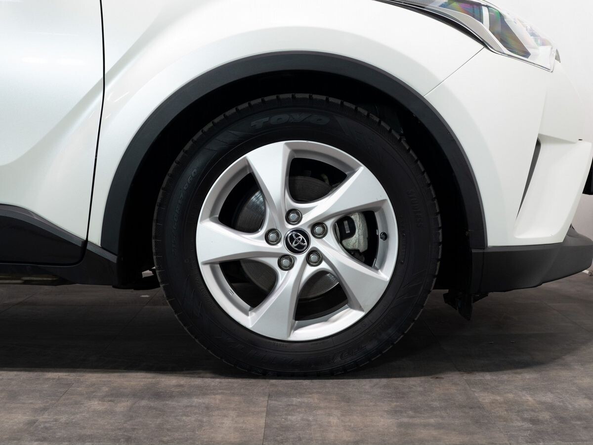 Toyota C-HR 2019 - фото автомобиля