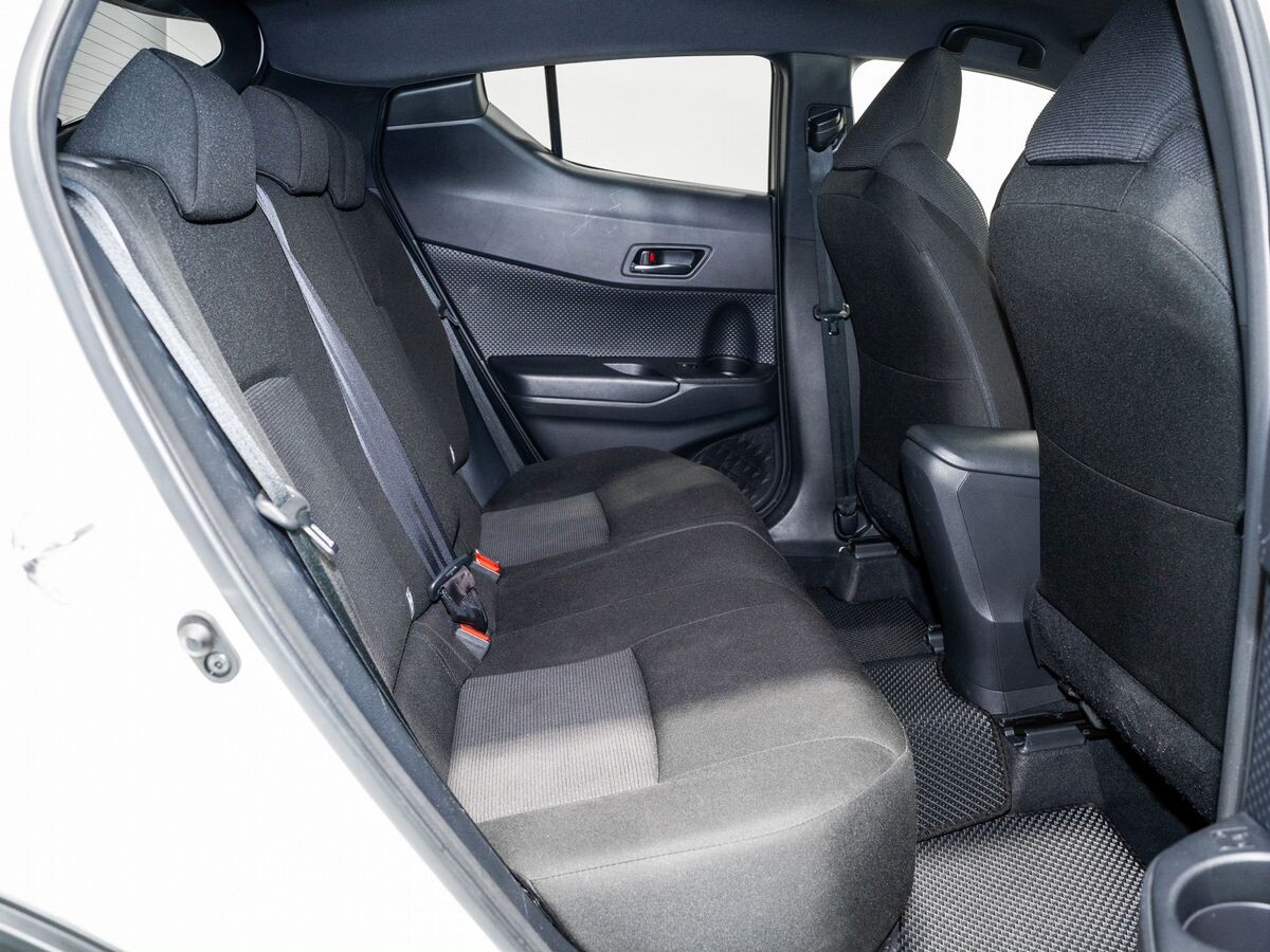 Toyota C-HR 2019 - фото автомобиля