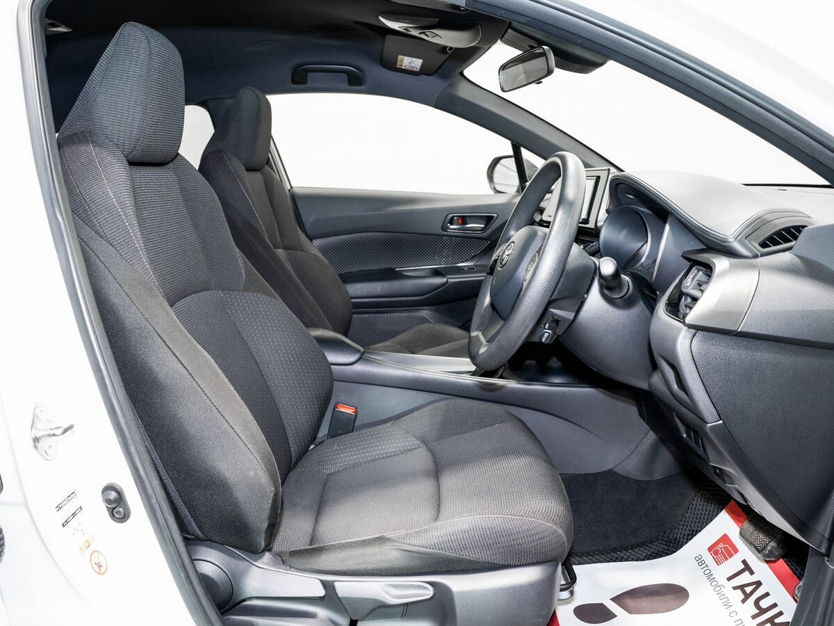 Toyota C-HR 2019 - фото автомобиля