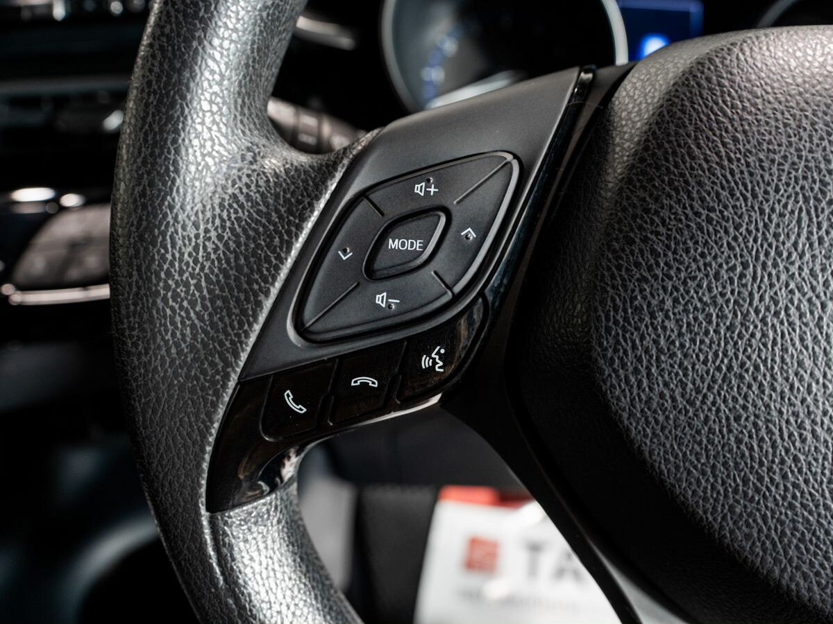 Toyota C-HR 2019 - фото автомобиля