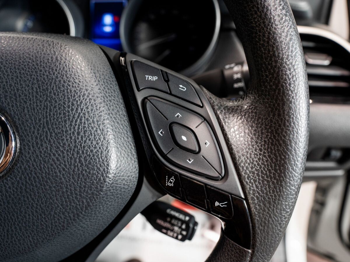 Toyota C-HR 2019 - фото автомобиля