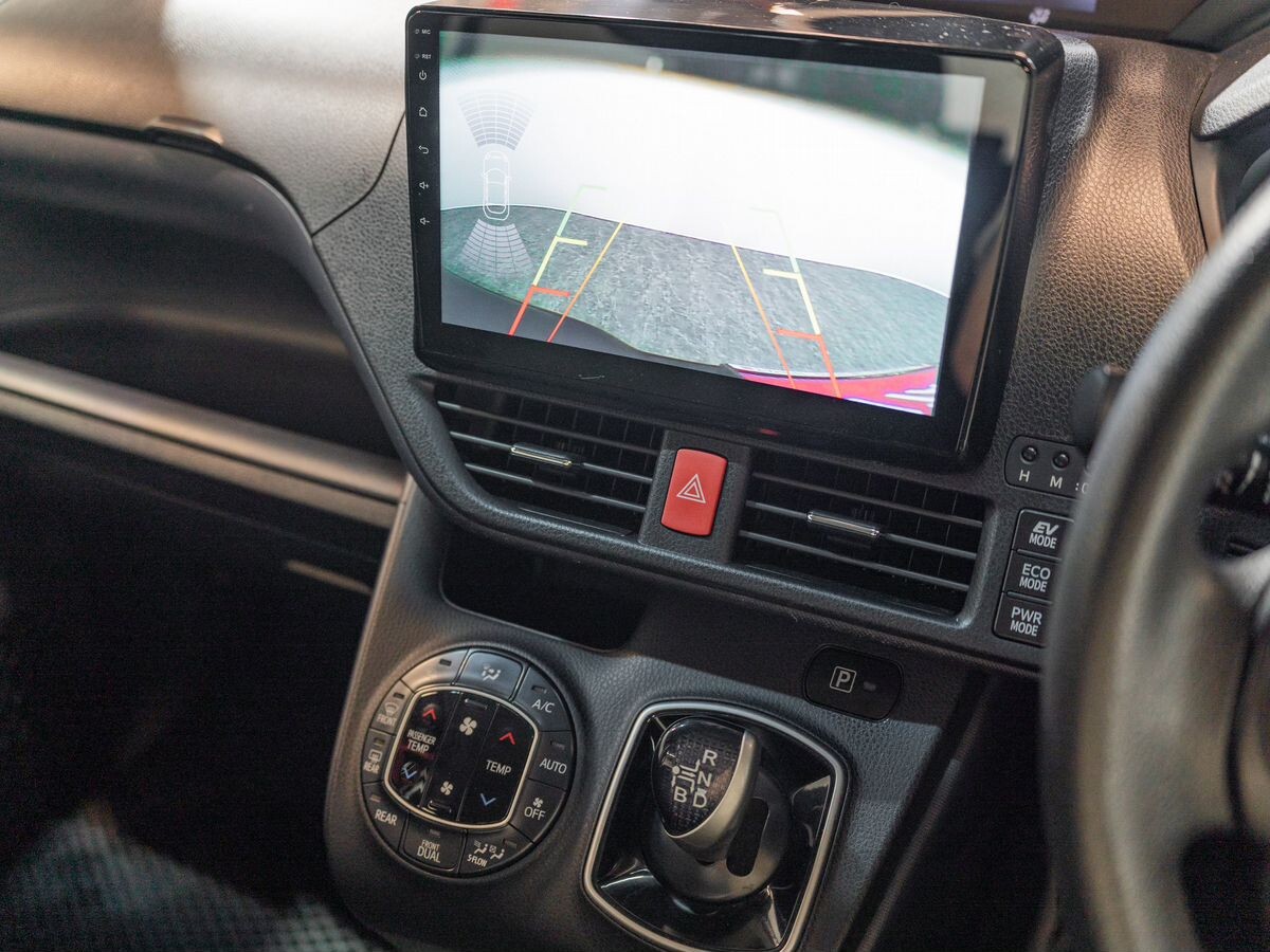 Toyota Noah 2015 - фото автомобиля