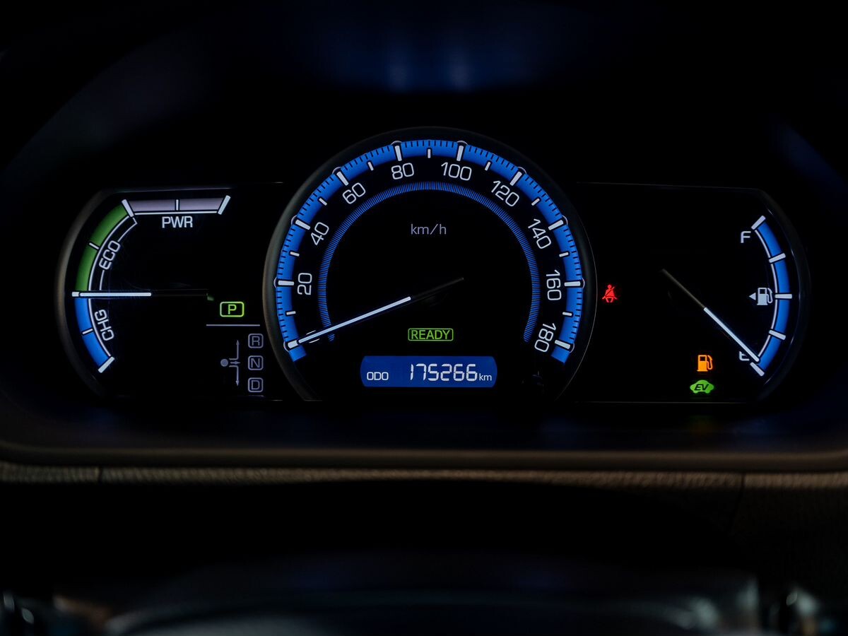 Toyota Noah 2015 - фото автомобиля