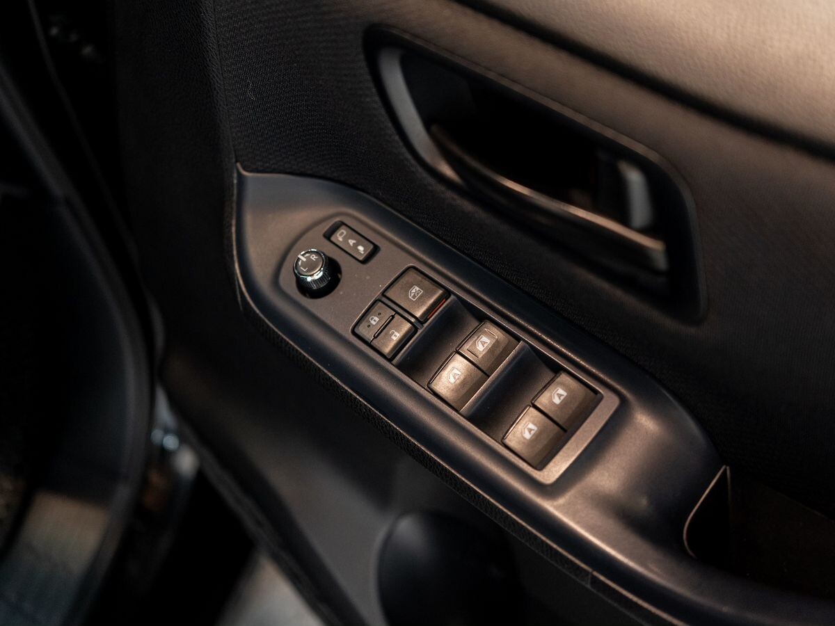 Toyota Noah 2015 - фото автомобиля