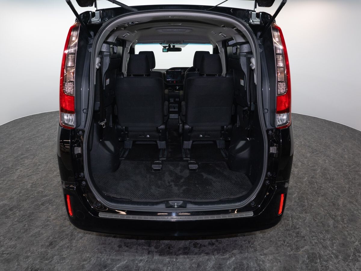 Toyota Noah 2015 - фото автомобиля