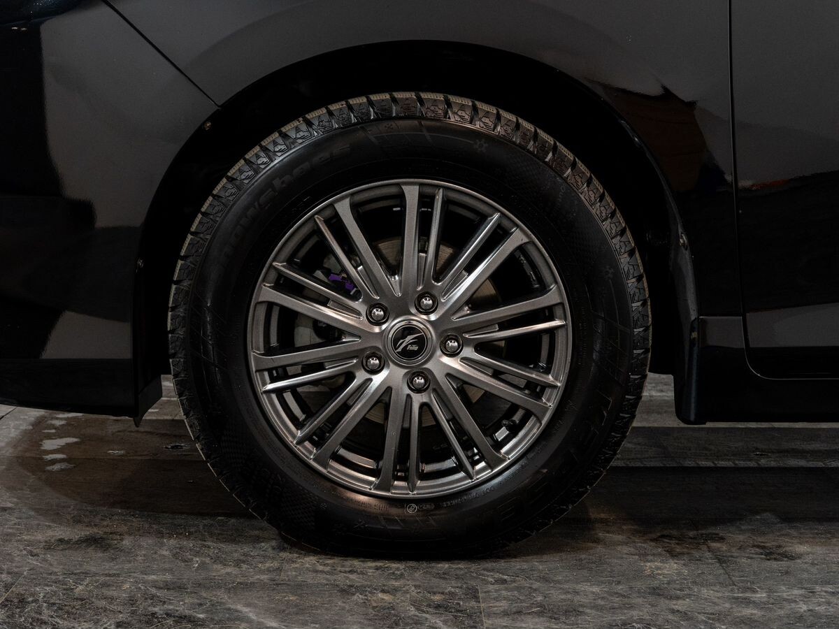 Toyota Noah 2015 - фото автомобиля