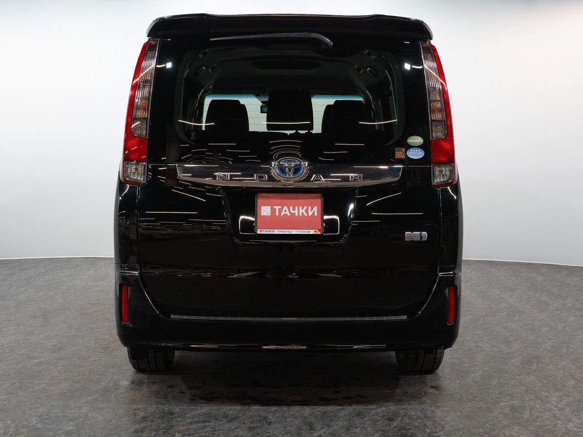 Toyota Noah 2015 - фото автомобиля