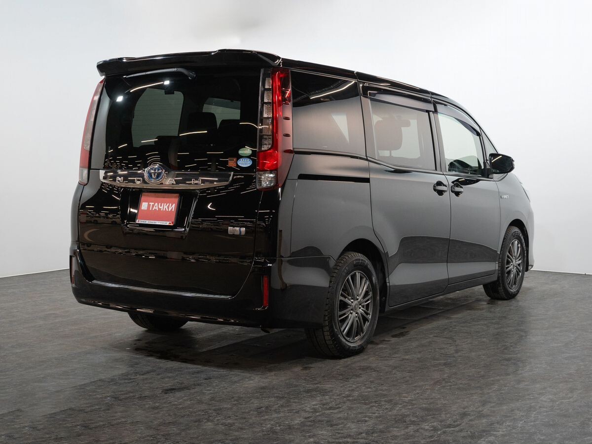 Toyota Noah 2015 - фото автомобиля