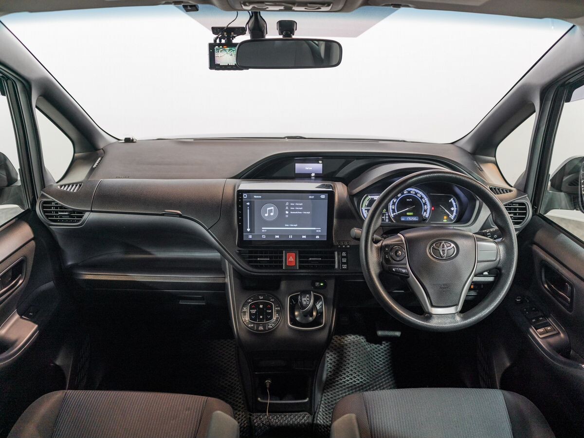 Toyota Noah 2015 - фото автомобиля