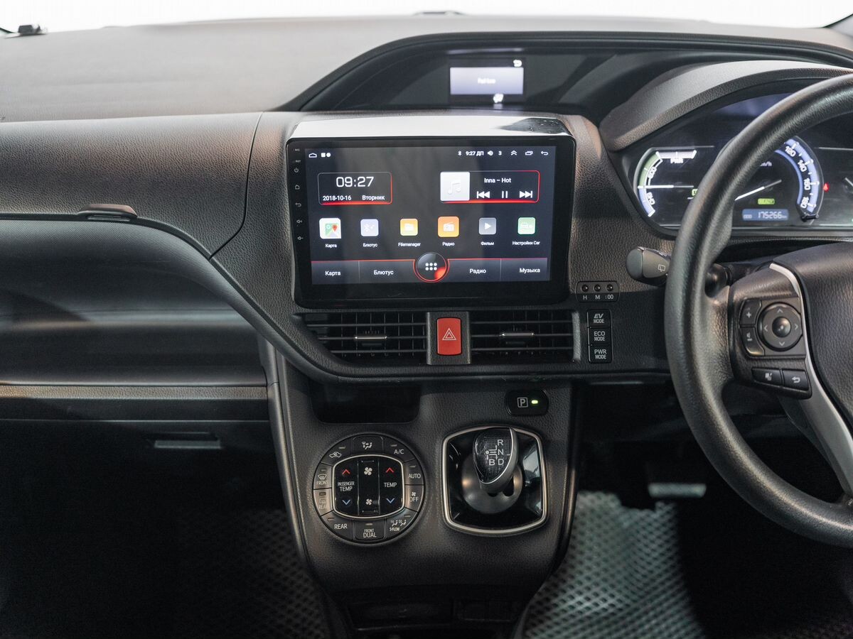 Toyota Noah 2015 - фото автомобиля