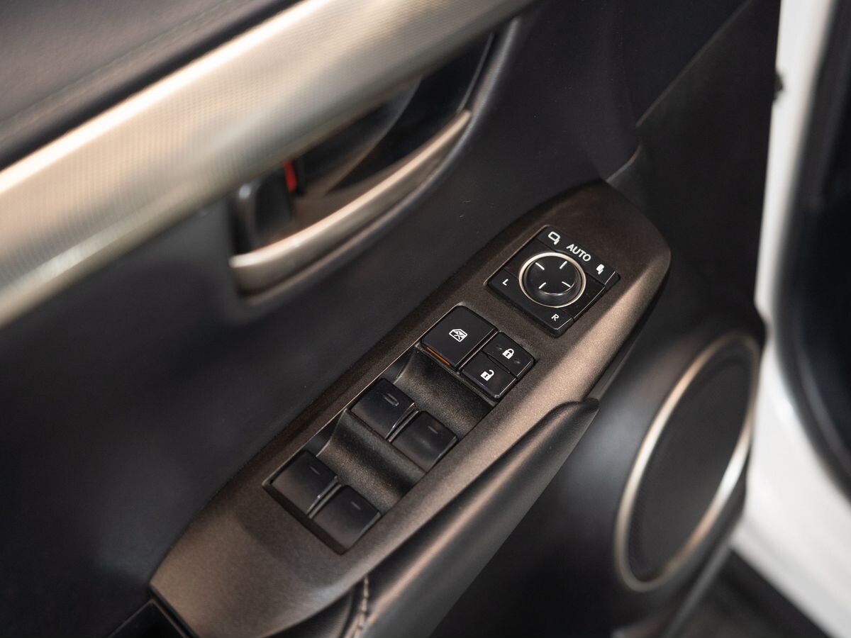 Lexus NX200 2015 - фото автомобиля