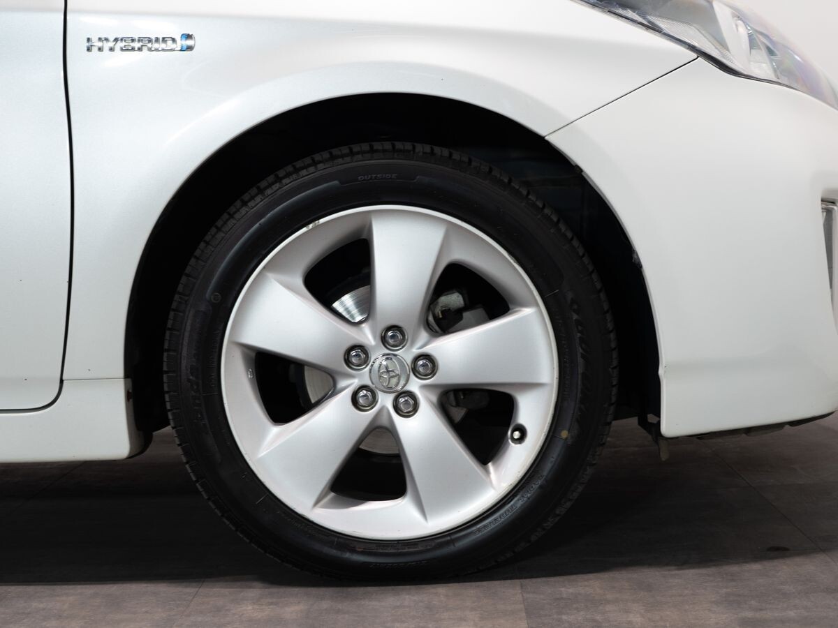 Toyota Prius 2014 - фото автомобиля