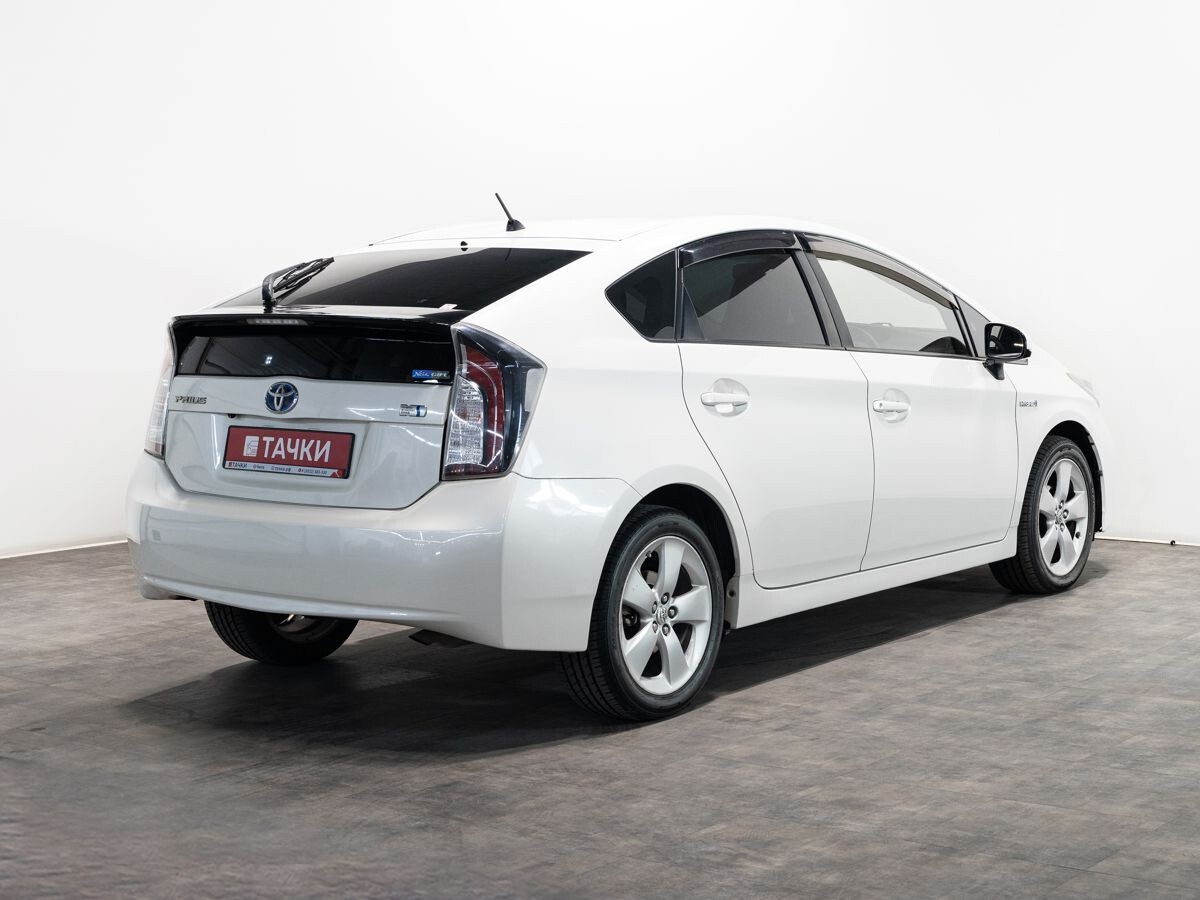 Toyota Prius 2014 - фото автомобиля
