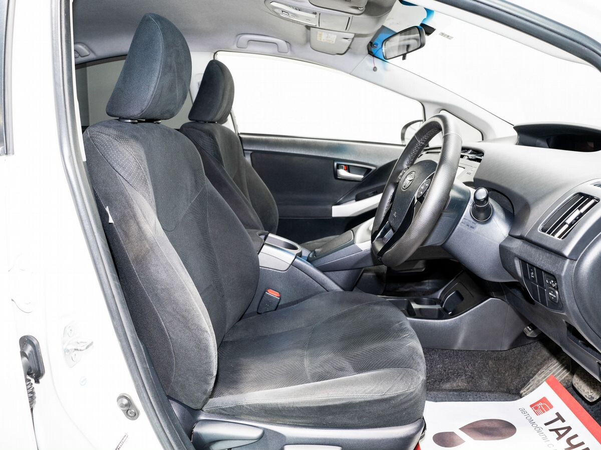 Toyota Prius 2014 - фото автомобиля