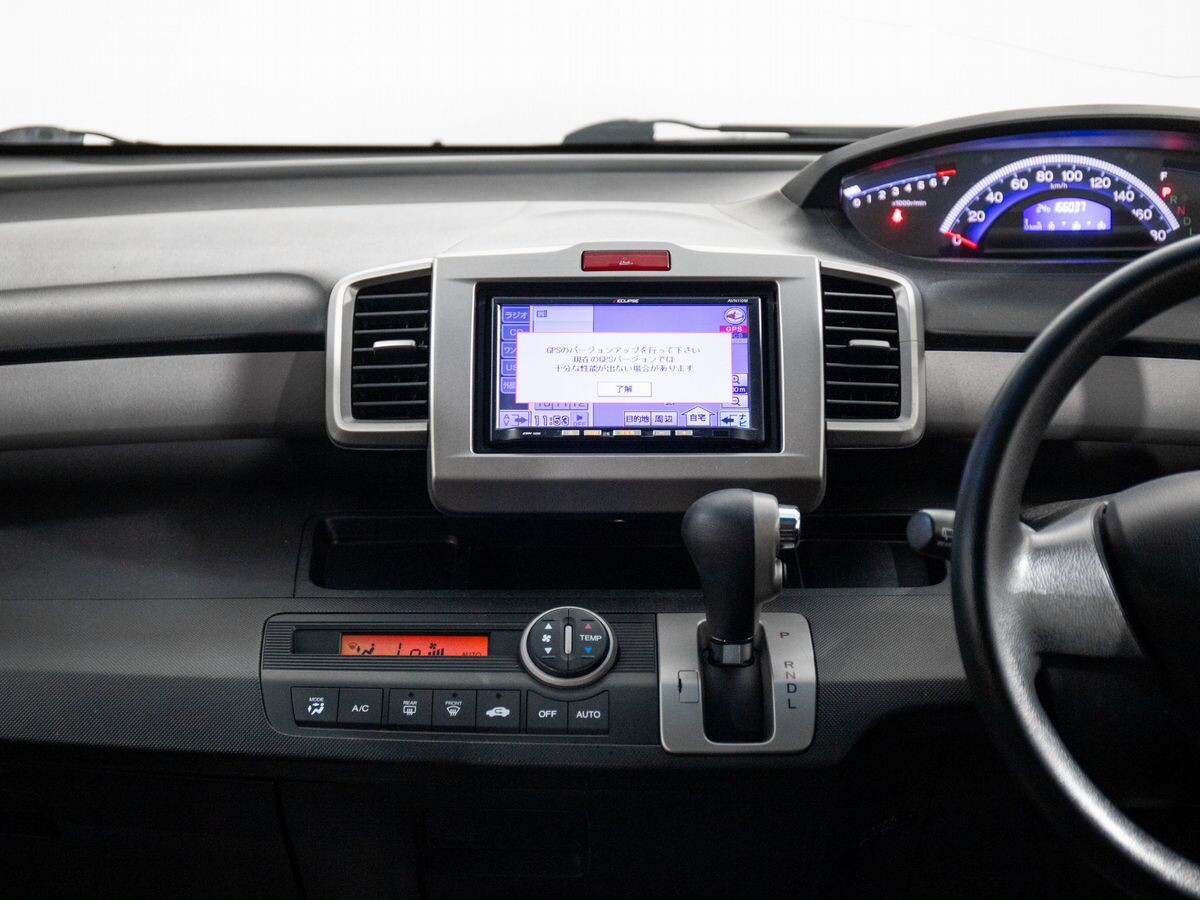 Honda Freed 2011 - фото автомобиля