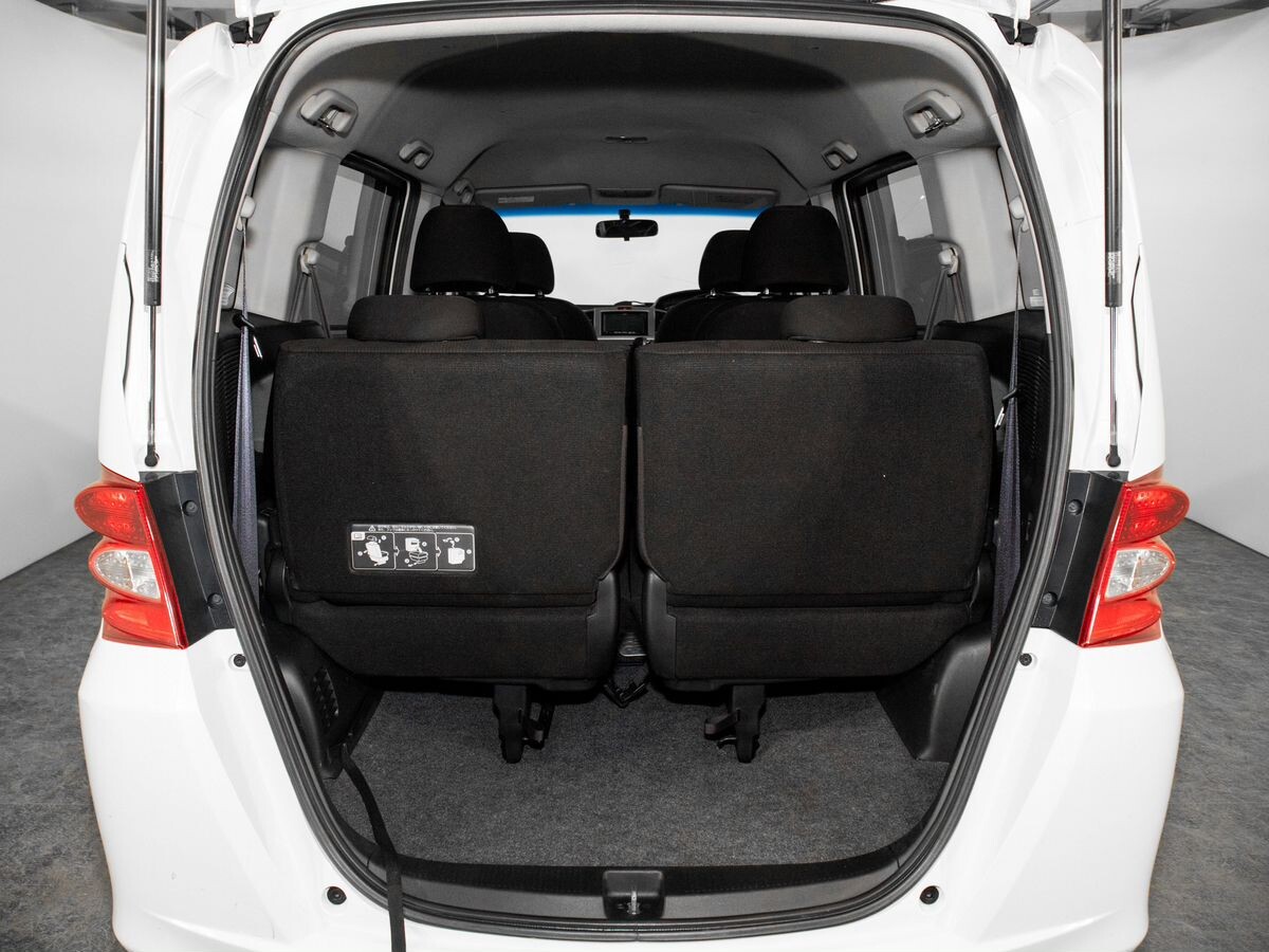 Honda Freed 2011 - фото автомобиля