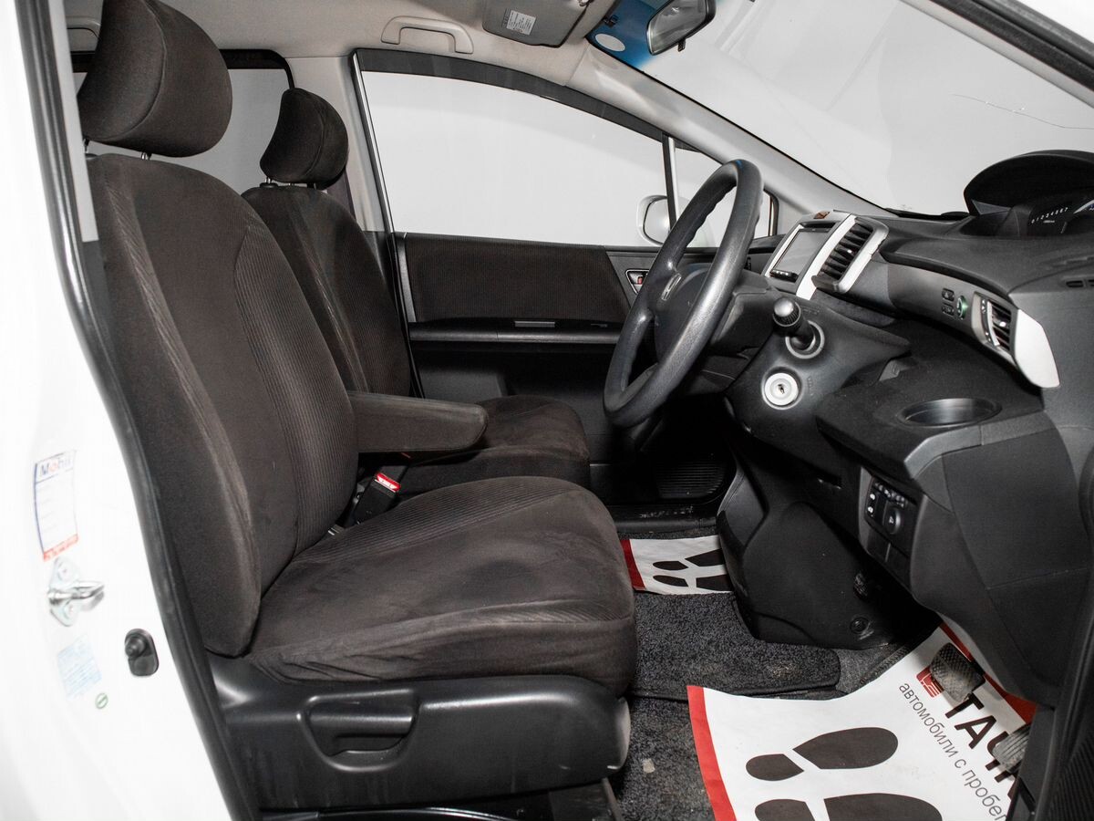 Honda Freed 2011 - фото автомобиля