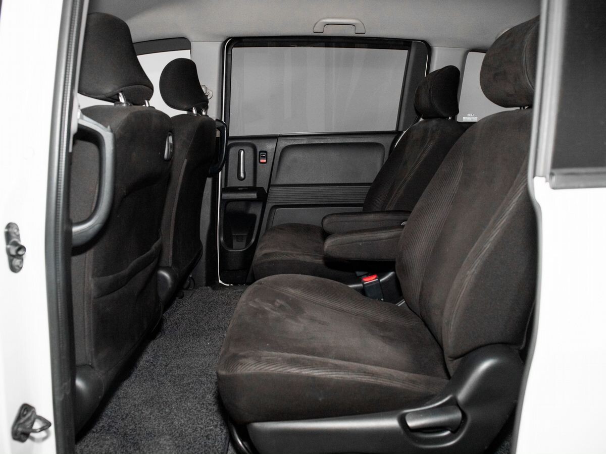 Honda Freed 2011 - фото автомобиля