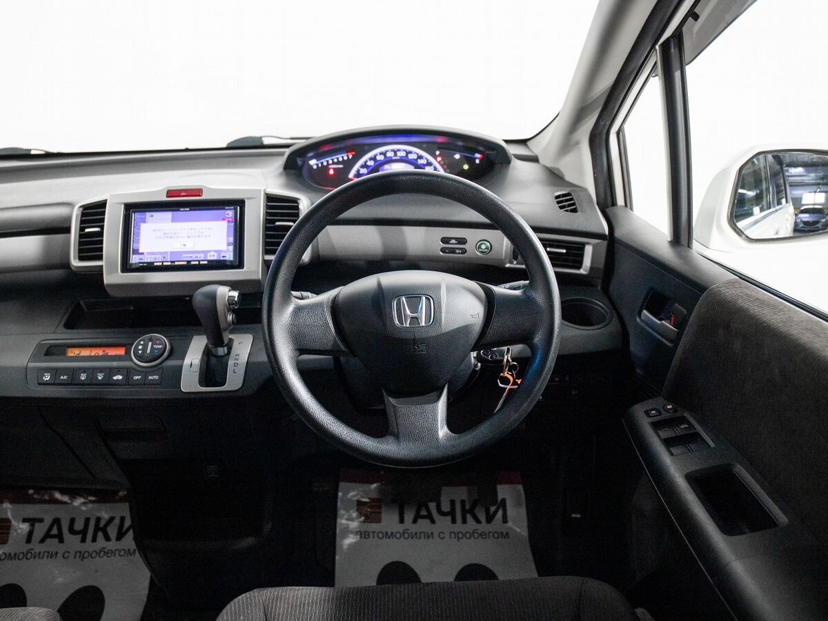 Honda Freed 2011 - фото автомобиля