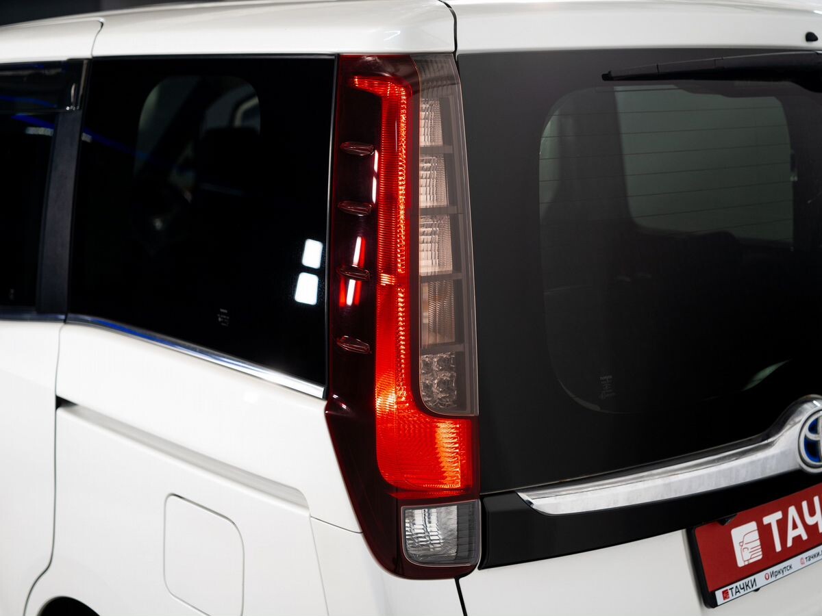 Toyota Esquire 2014 - фото автомобиля